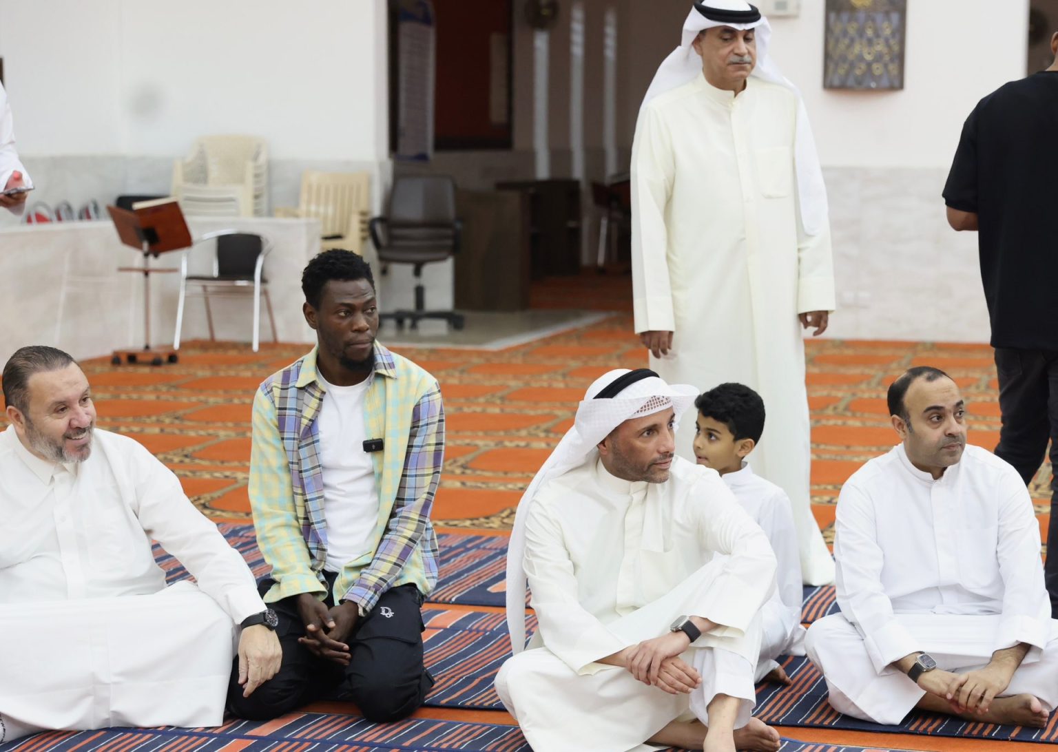 شاهد.. الكونغولي زولا لاعب نادي الكويت يشهر إسلامه GL3M0A8W4AALyZK 1713954645