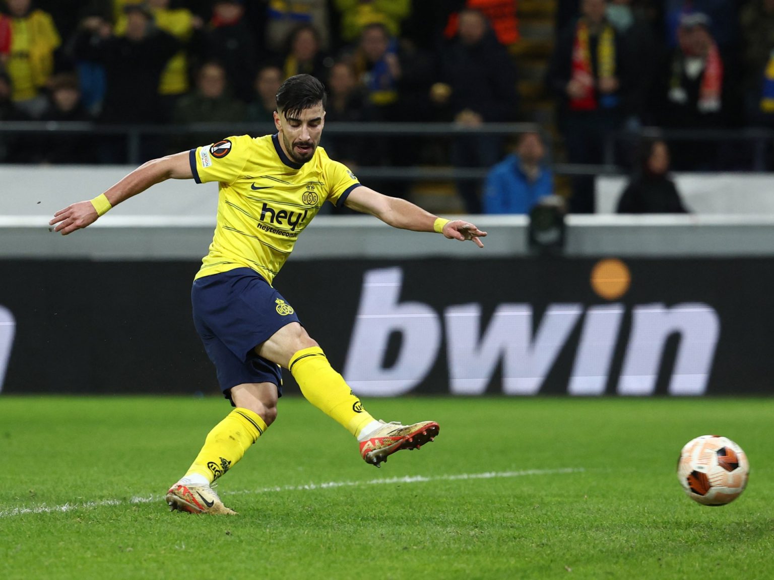 PIC 7765541 1713289380