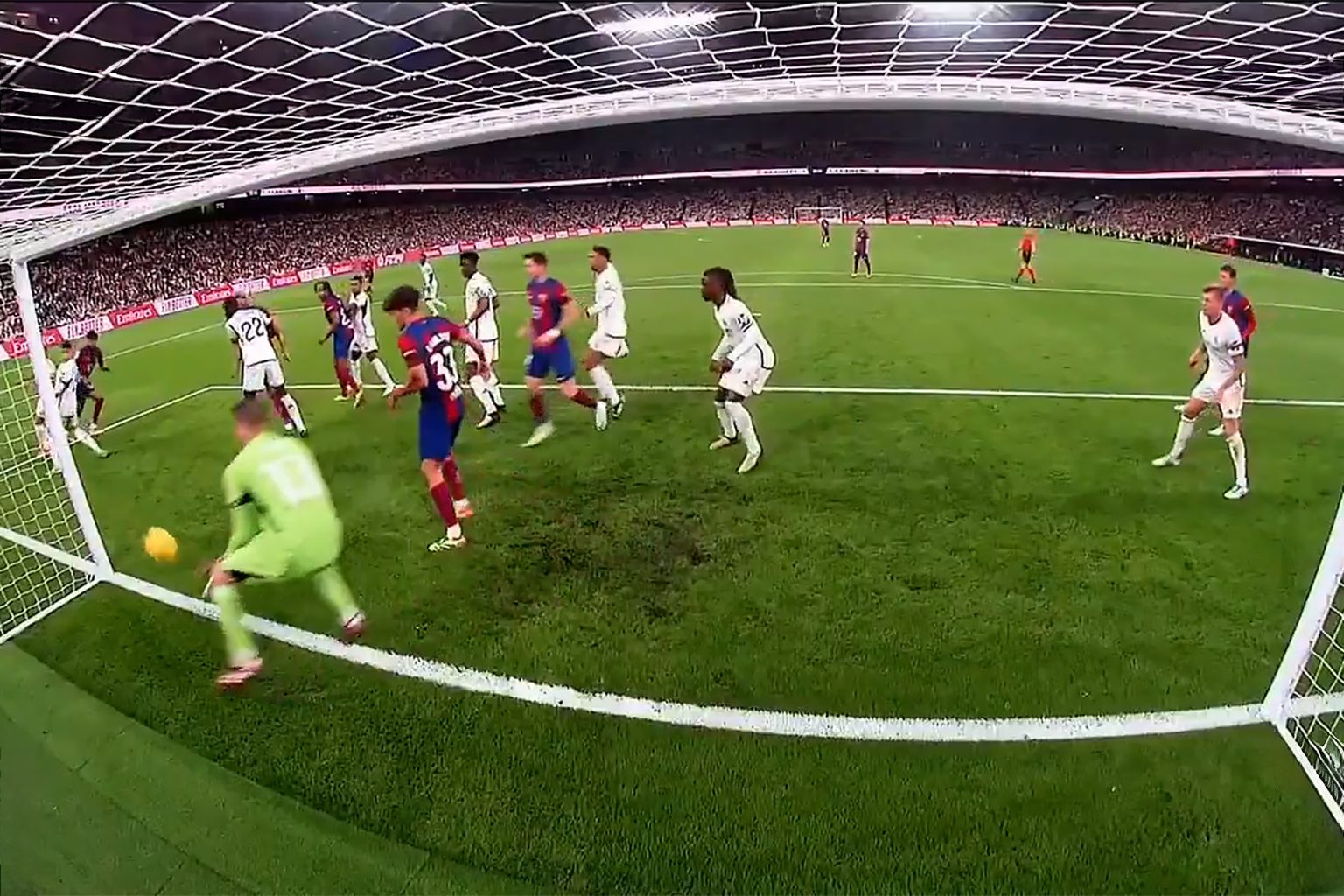 تقرير.. برشلونة يلجأ للقضاء بسبب “الهدف الشبح” في مرمى ريال مدريد PIC 7789023 1713738046