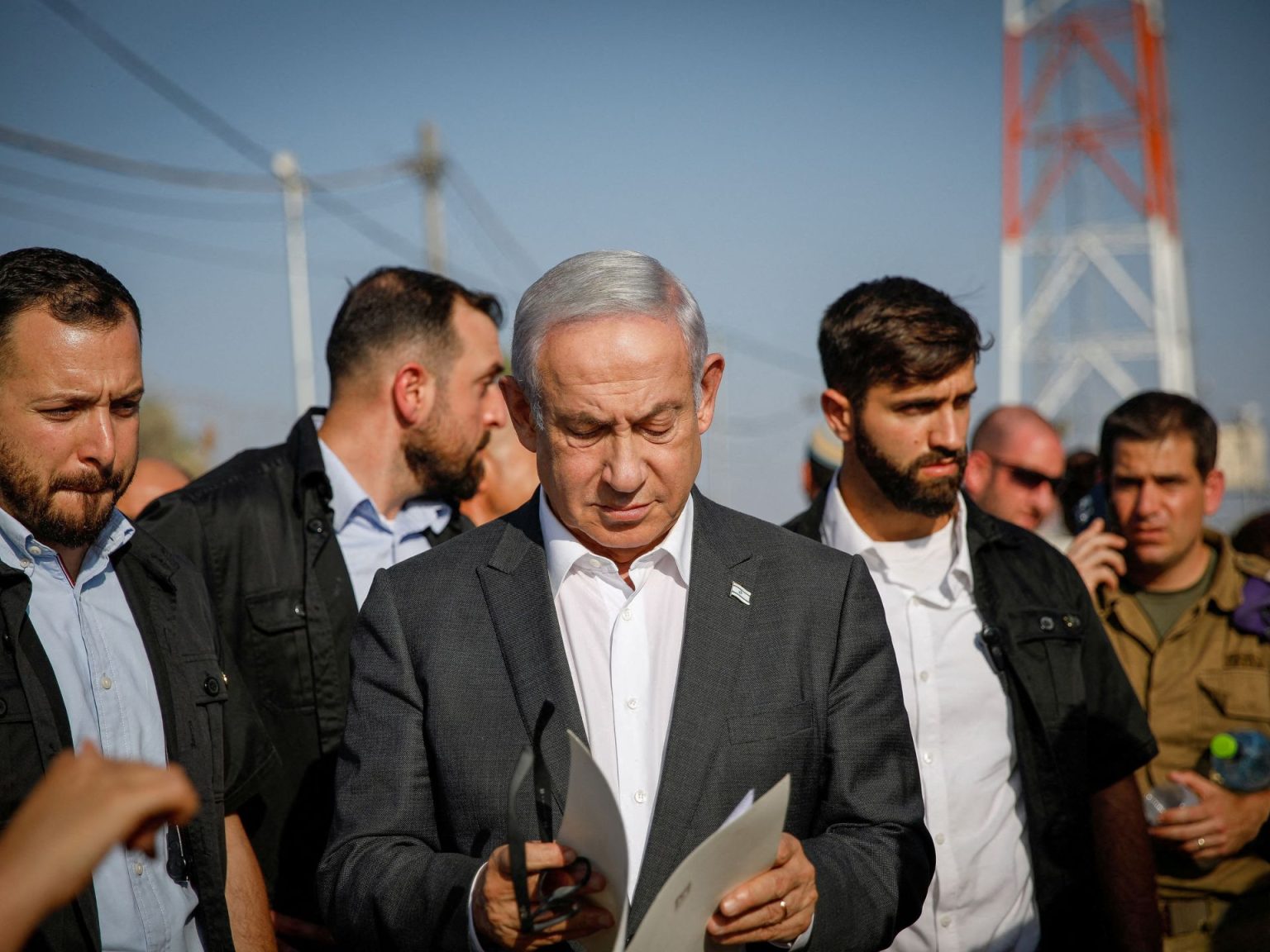 مسؤولون إسرائيليون يؤكدون أهمية دور قطر ونتنياهو يهاجم وفده المفاوض RC2EW1APTDF7 1713737706