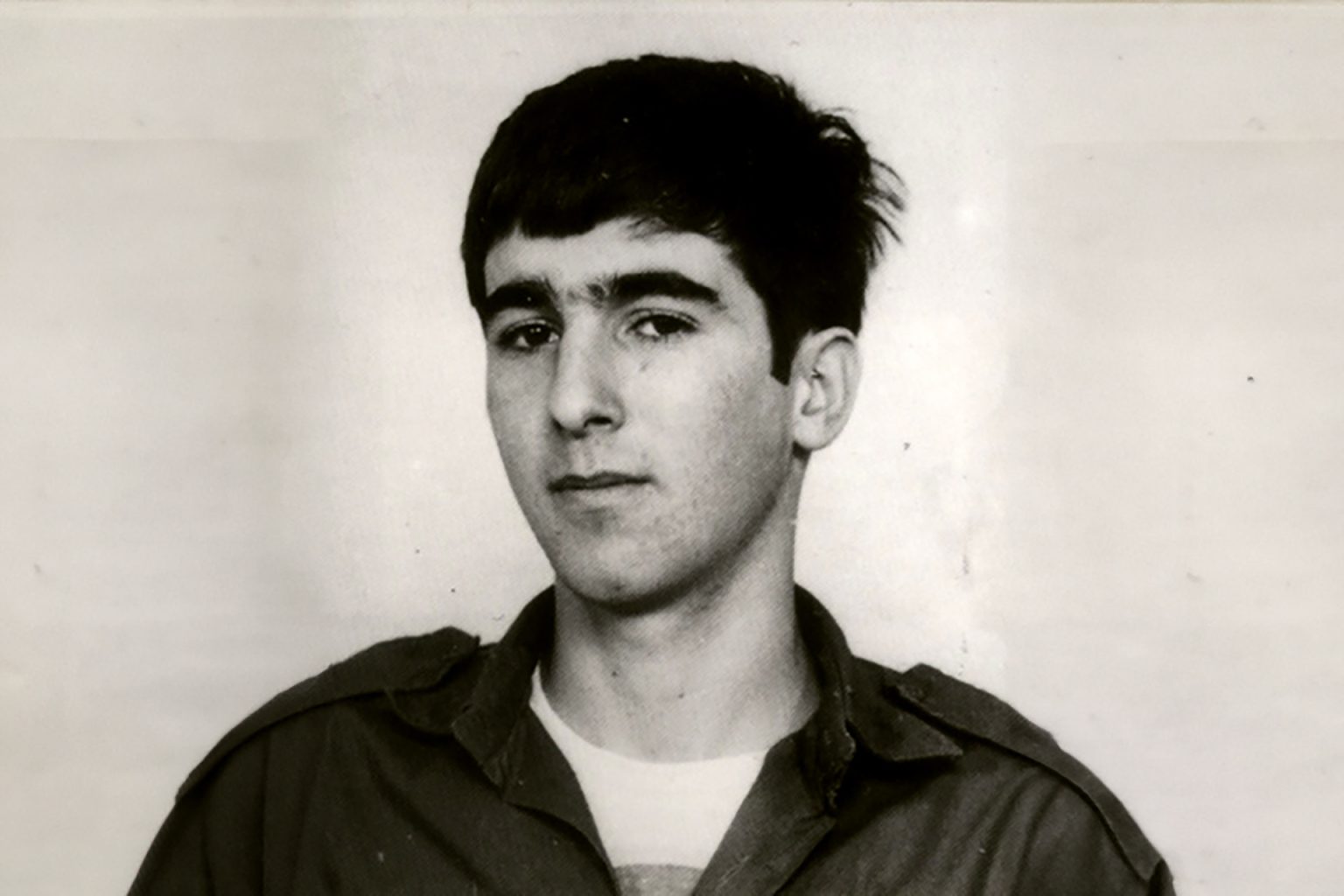 مغردون: هل يختفي أثر 133 إسرائيليا في غزة مثل رون آراد؟ Ron Arad 1713946396