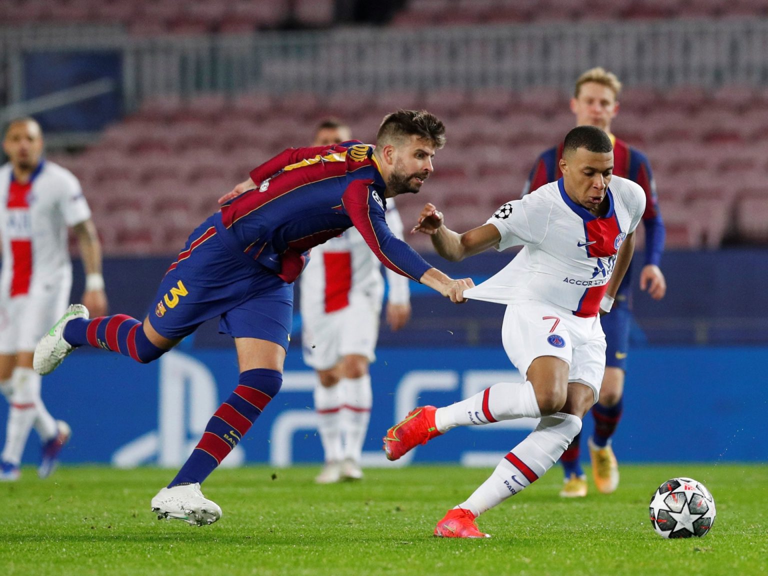 موعد مباراتي باريس سان جيرمان ضد برشلونة وأتلتيكو مدريد أمام دورتموند والقنوات الناقلة UP1EH2G1MTEZO 1712669116