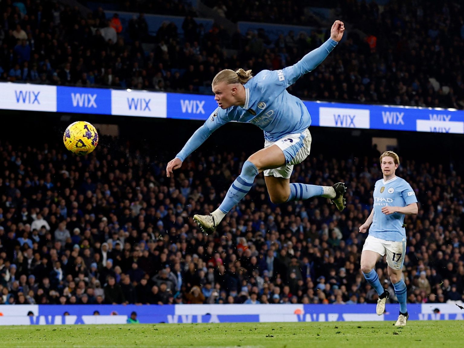 4 وجوه جديدة تنافس هالاند وصلاح على الحذاء الذهبي في الدوري الإنجليزي UP1EK2H1G1O3L 1708195886