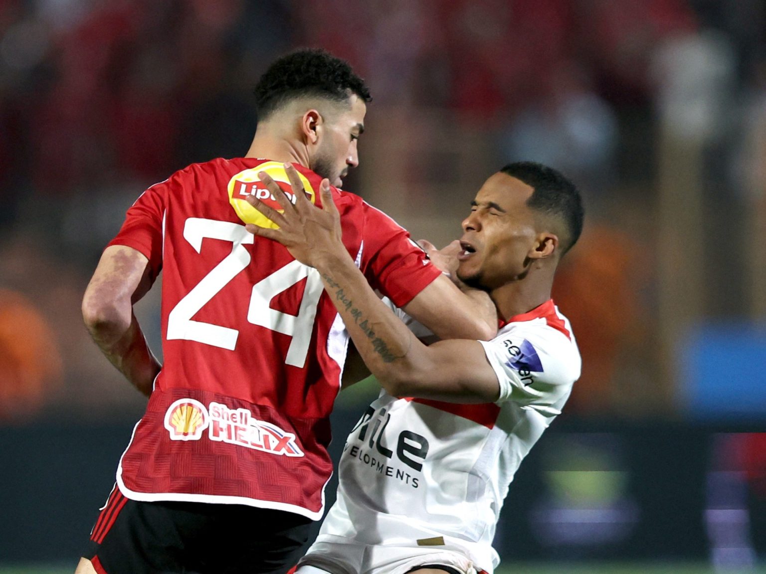 الزمالك يتعرض لـ3 عقوبات “لسحب وإخفاء الكرات” خلال مواجهة الأهلي بالدوري المصري UP1EK4F1IOC7W 1713284895