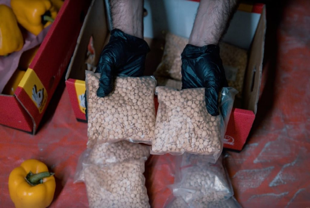 "الضريبة والجمارك" تُحبط محاولة تهريب أكثر من مليون حبة كبتاجون في ميناء ضباء ajel2F2024 042Ff280f61d fcaf 4b27 b3fc d0ae528562972Fb46a05d4 2770 418c 85b7 c792cb3ef6bb