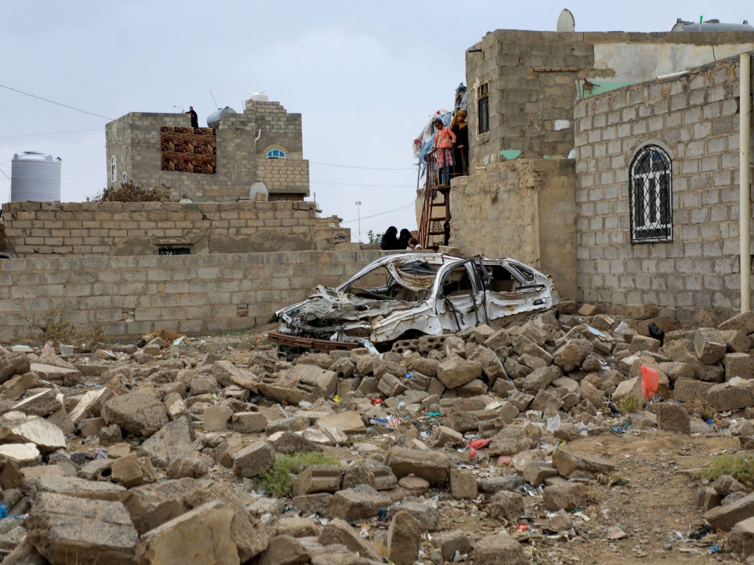 مقتل 4 ضباط حوثيين في معارك مع قوات حكومية doc 34me4wv 1713634769