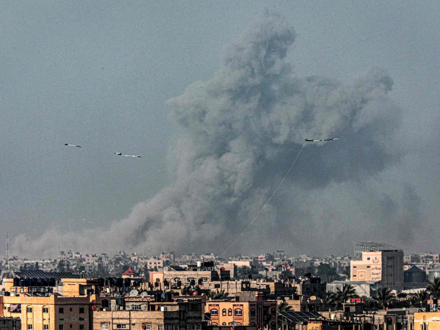 اشتباكات عنيفة بخان يونس والاحتلال يرتكب 6 مجازر جديدة doc 34mw3he 1712225310