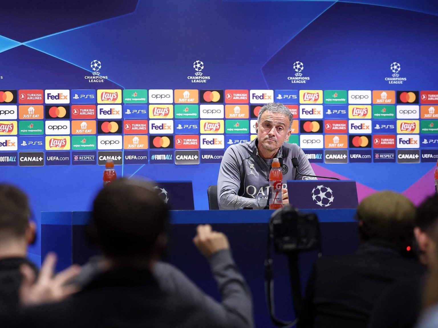 إنريكي مستفزا تشافي: أنا أمثل أسلوب برشلونة أكثر من أي مدرب آخر doc 34nz4tf 1712682898