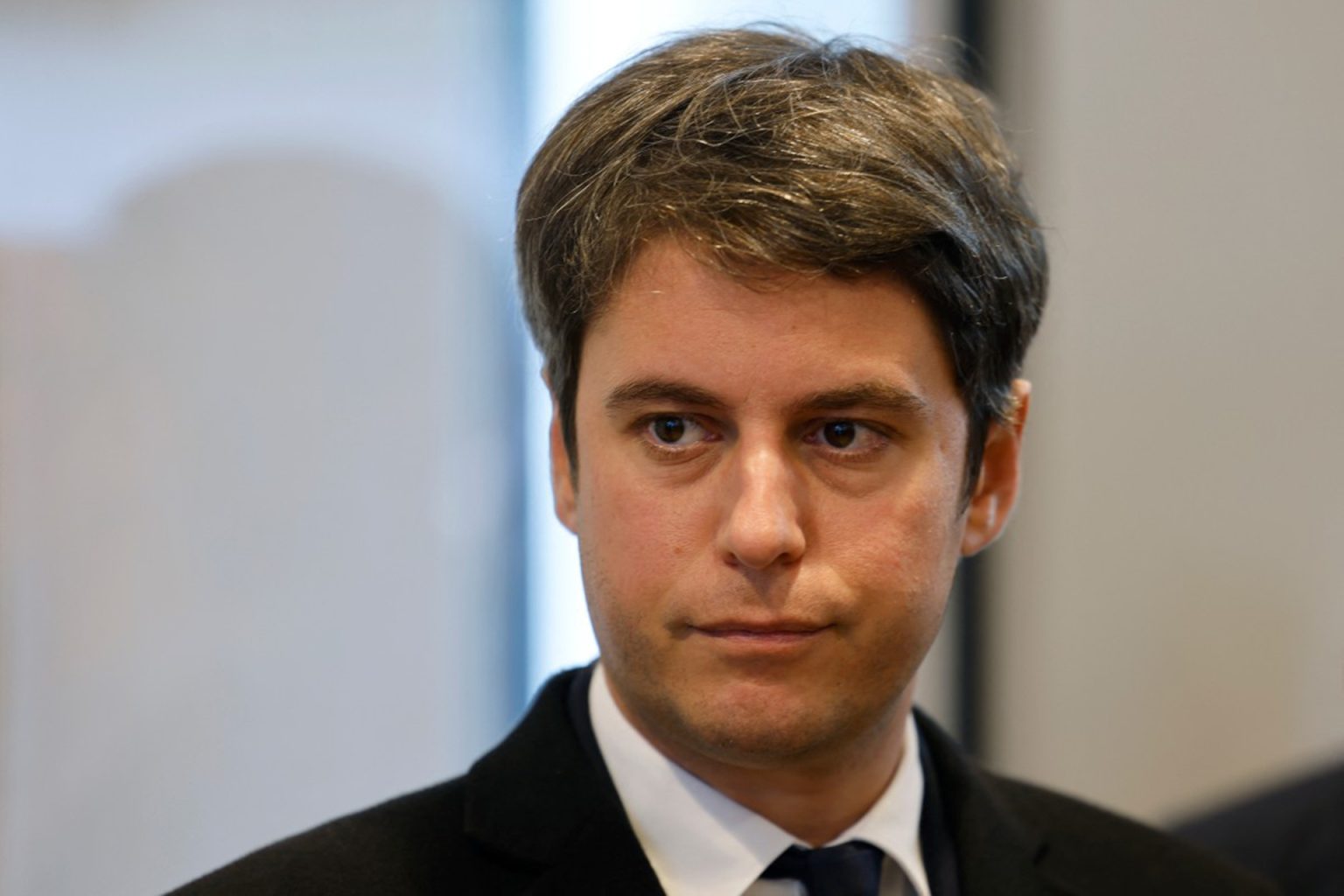 ما رأيك في ماكرون؟ سؤال من مراهق يحرج رئيس الوزراء الفرنسي fra 1713892428