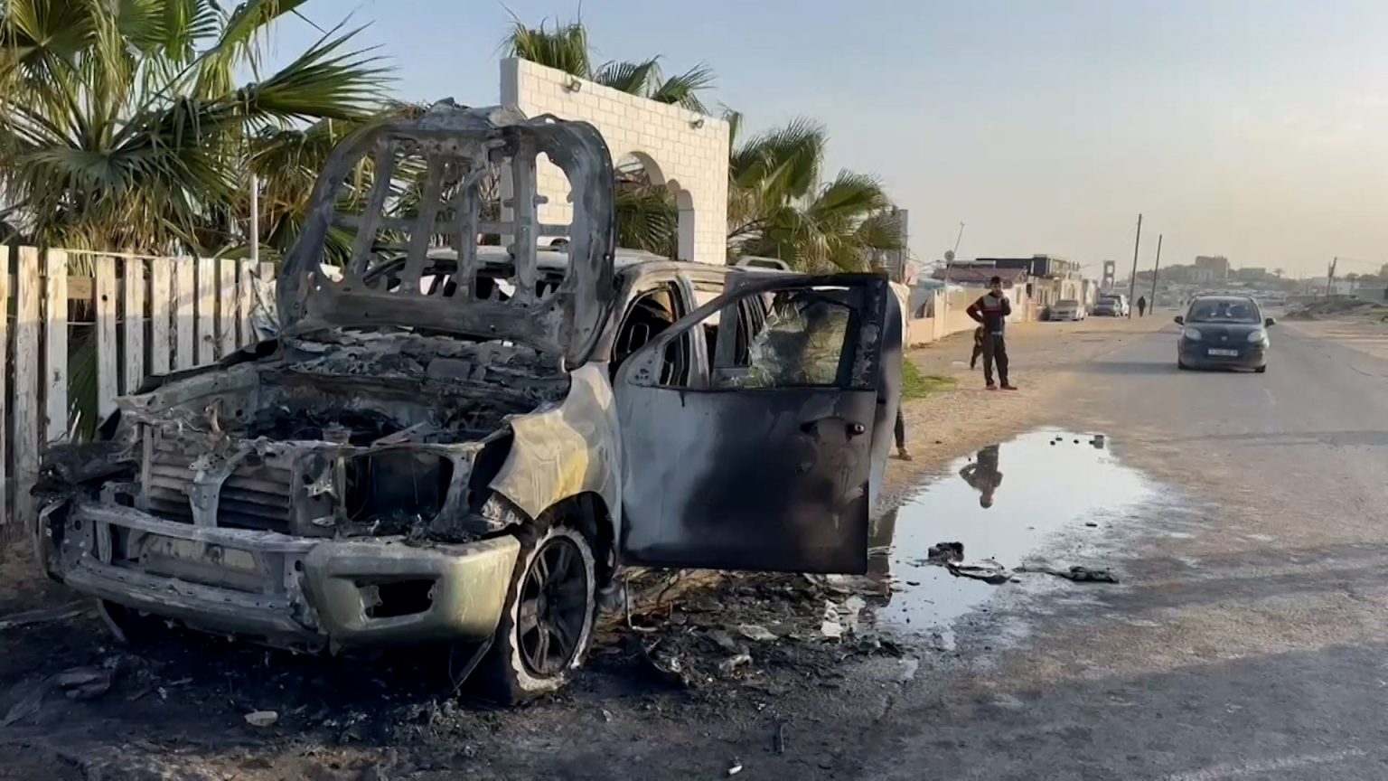 إسرائيل تنهي تحقيقا أوليا بمقتل فريق الإغاثة وتذكير أميركي بقضية شيرين أبو عاقلة image 1712073241