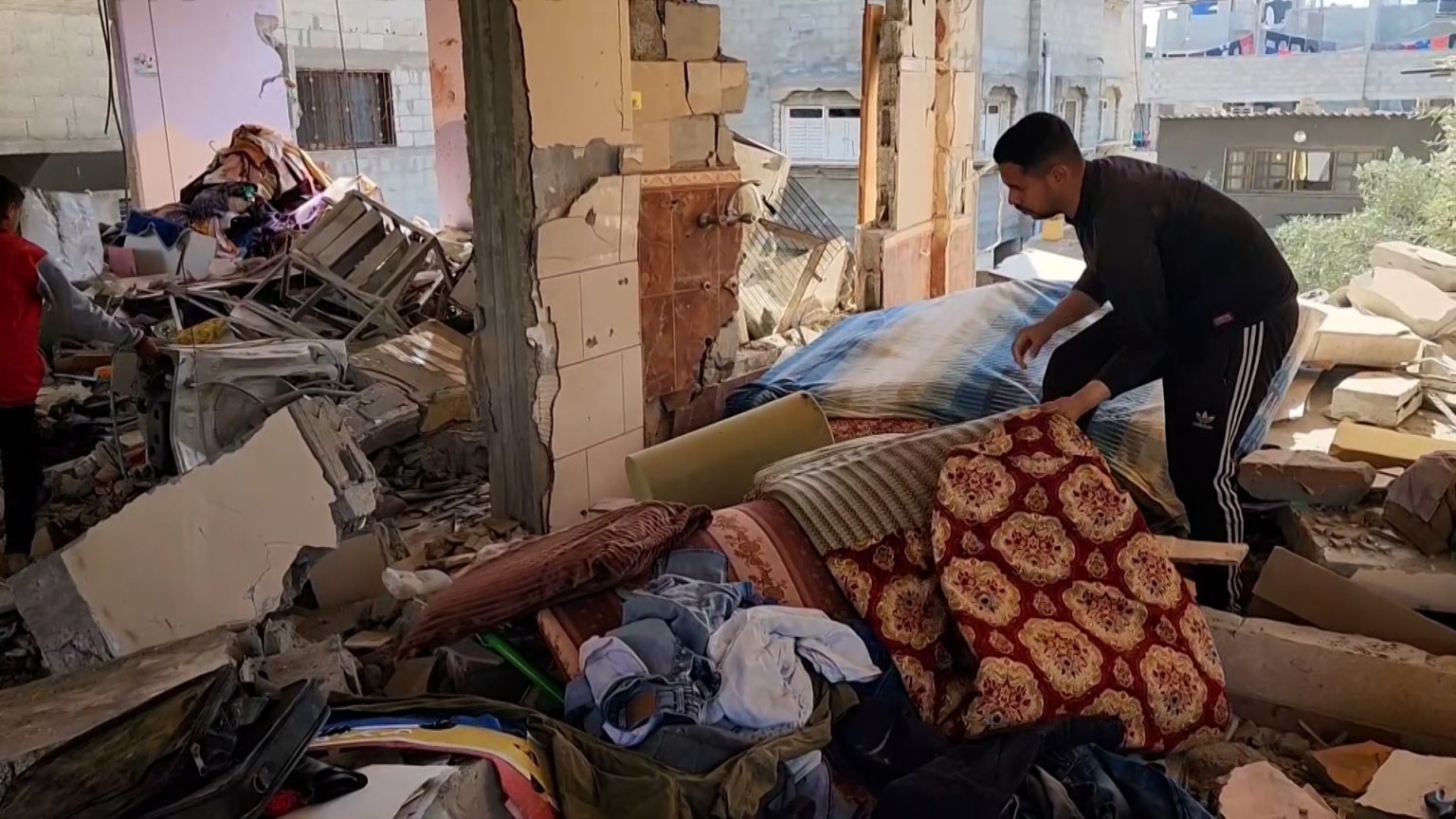 بينهم 3 أطفال وحامل.. 7 شهداء في قصف إسرائيلي لمنزلين برفح image 1712253440