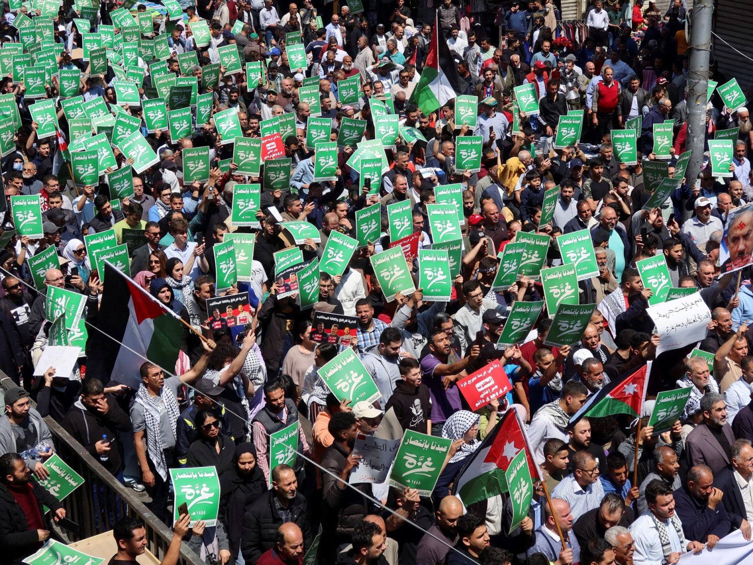 “عيدنا بانتصار المقاومة”.. مسيرة جديدة في عمّان دعما لغزة jordan1 1712951095