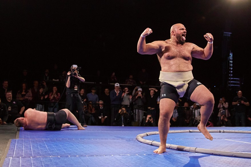 oosuna sandstorm arashi right celebrates 80037625