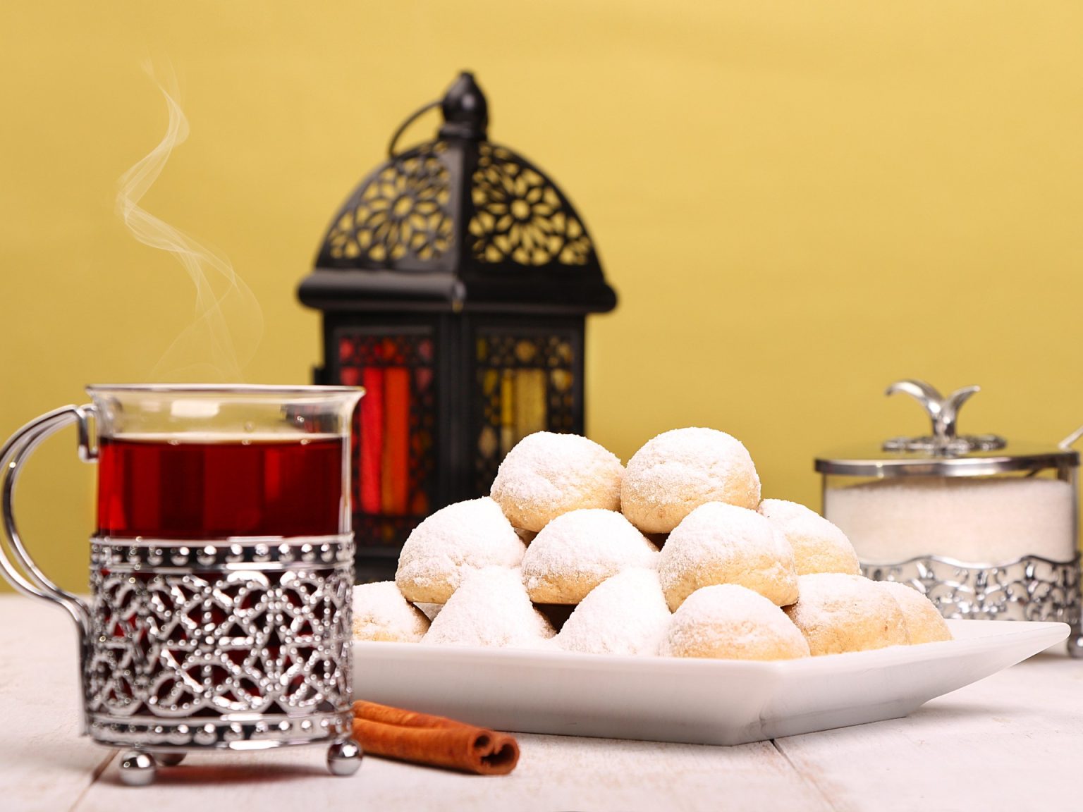 14 دولة عربية تعلن الأربعاء أول أيام عيد الفطر shutterstock 1105304615 1712657099