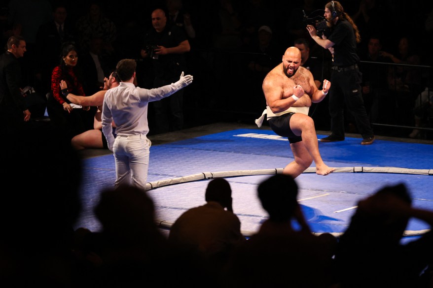 sumo fighter oosuna arachi gestures 80064804