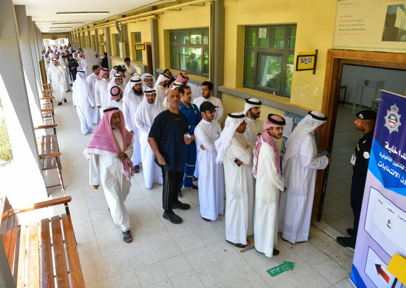 الناخبون في الكويت يصوتون لاختيار البرلمان الجديد سي2 1712231095