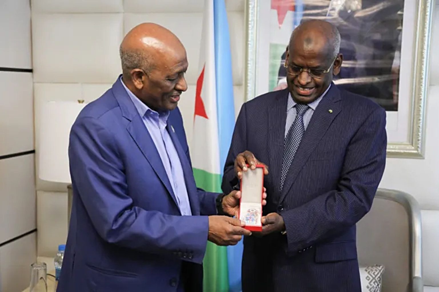 منح أرفع وسام جيبوتي للجزيرة الوثائقية عن فيلمها “الملا العاقل” ك 1713881177 1713964787.webp