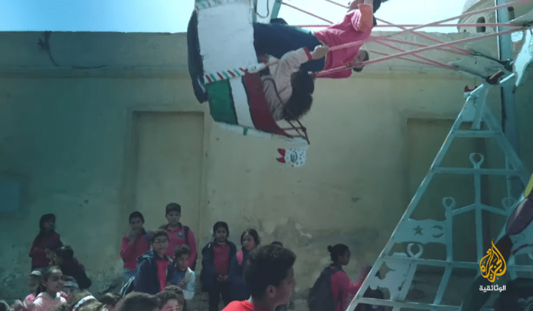 “مدن الموتى”.. فقراء اضطرتهم الحياة لمزاحمة الأموات في مراقدهم 4 مقابر القاهرة أطفال 1714055778