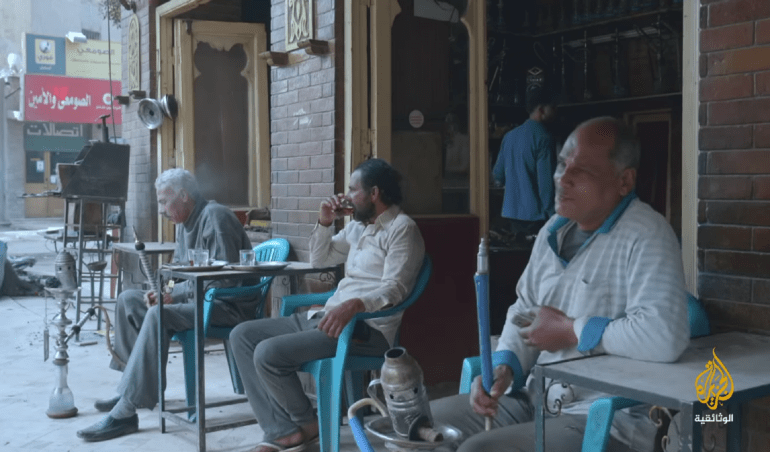 “مدن الموتى”.. فقراء اضطرتهم الحياة لمزاحمة الأموات في مراقدهم 2 مقابر القاهرة حياة 1714055798