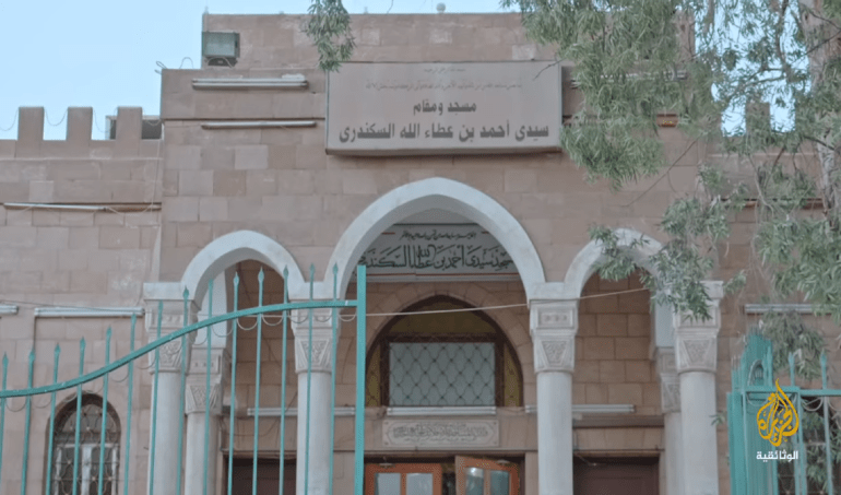 “مدن الموتى”.. فقراء اضطرتهم الحياة لمزاحمة الأموات في مراقدهم 3 مقابر القاهرة سكندري 1714055825