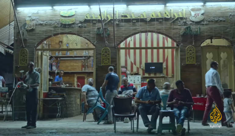 “مدن الموتى”.. فقراء اضطرتهم الحياة لمزاحمة الأموات في مراقدهم 6 مقابر القاهرة مقهى 1714055874