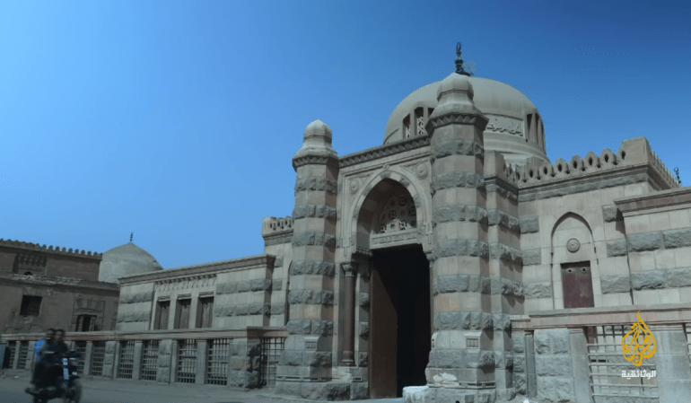 “مدن الموتى”.. فقراء اضطرتهم الحياة لمزاحمة الأموات في مراقدهم 5 مقابر القاهرة ملوك 1714055884