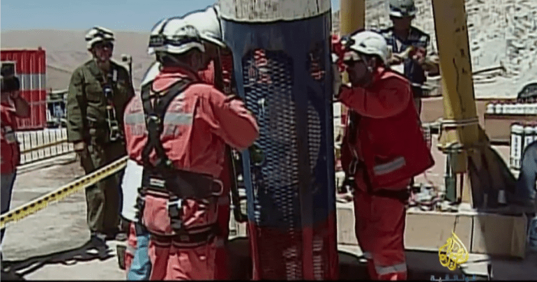 الخروج من الحفرة.. القصة غير المروية لتسعة وستين يوما في الجحيم 9 منجم قفص 1713358810