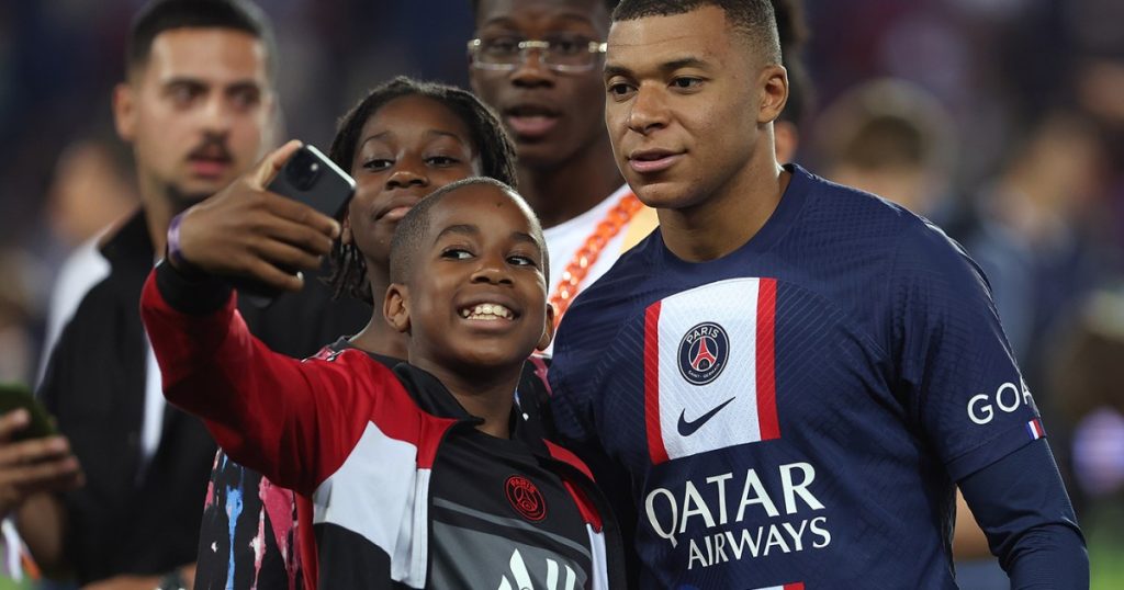 مبابي 34 1689340345