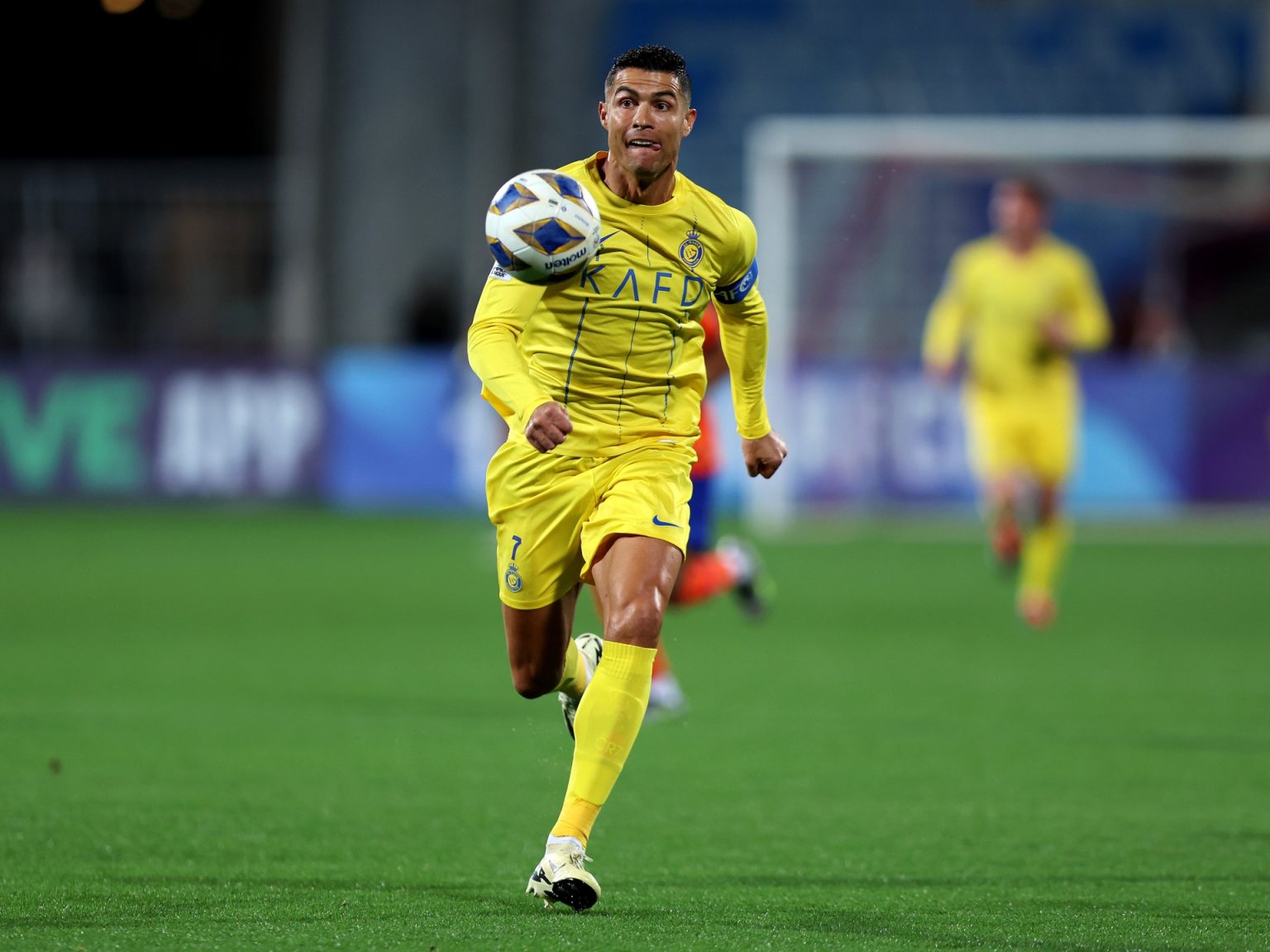 أكثر 10 لاعبي كرة قدم شعبية بالعالم عام 2024 2010843914 1707935496