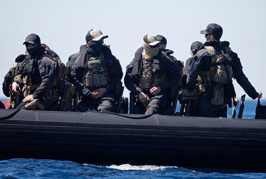 2024 police officers seen boat 81453640