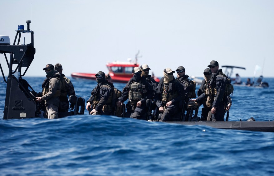 2024 police officers seen boat 81453660