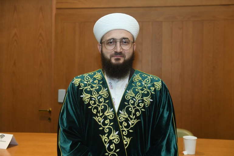 مطالب بضرورة حماية الأسرة في مؤتمر الدوحة لحوار الأديان 2 5- مفتي تتارستان: الحوار بين الأديان يفتح الآفاق نحو التعايش السلمي ( الجزيرة)