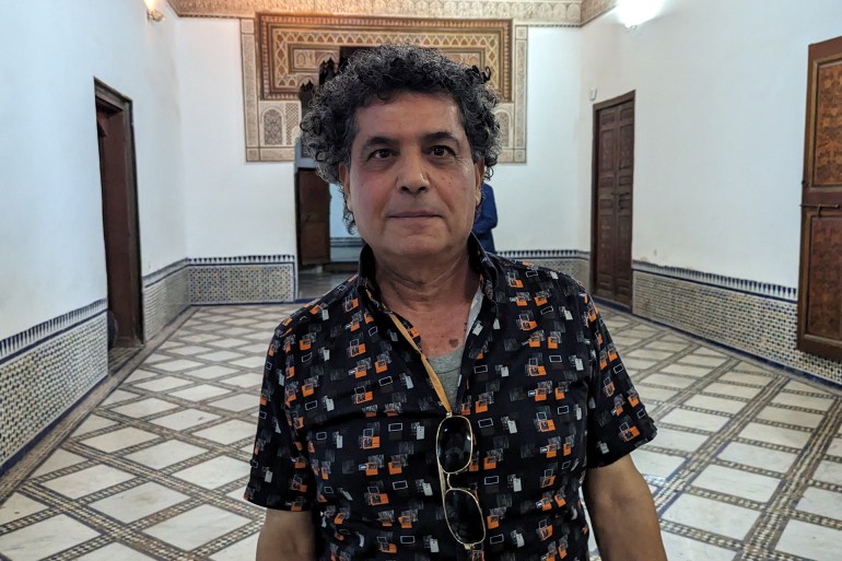 مراكش.. المدينة الحمراء تجمع شعراء العالم وتعبر بهم إلى عالم الدهشة والجمال 4 مهرجان مراكش العالمي للشعر/ قصر الباهية، الشاعر العراقي علي البزاز