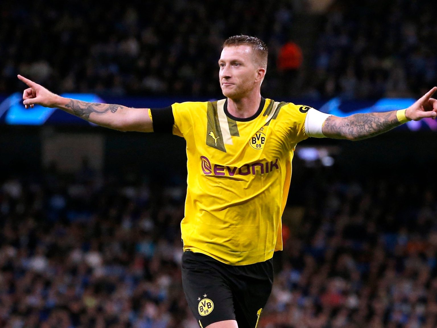 بالفيديو.. المخضرم رويس يرحل عن دورتموند بعد 12 عاما RTSB8I0Z