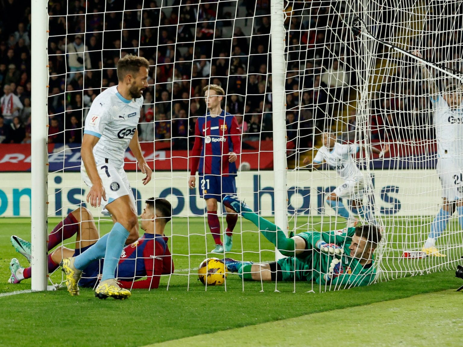 تشافي: نسعى للثأر.. ومدرب جيرونا: نتطلع لفوز تاريخي على برشلونة UP1EJCA1PVMM9 1714752860