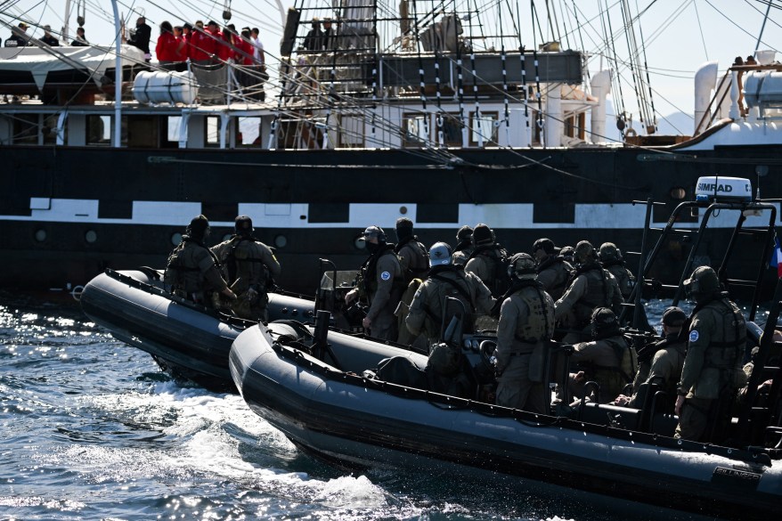 journey mainland france overseas french 81452160