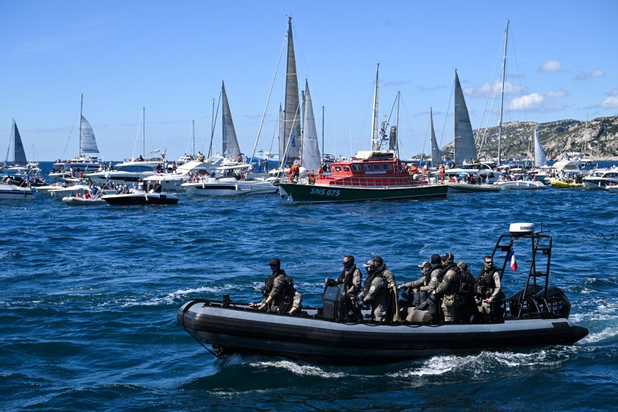 journey mainland france overseas french 81453130