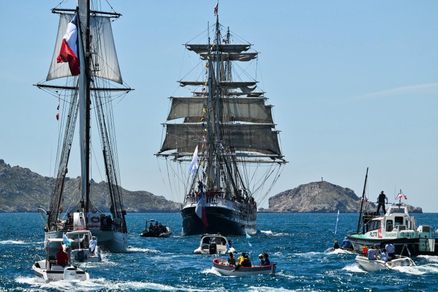 journey mainland france overseas french 81456106