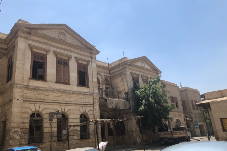 بمتحف "أصداء السيرة الذاتية".. نجيب محفوظ يعود للجمالية بعد 20 عاما 25 قسم الجمالية القديم وهو خالي الآن بعد نقل القسم إلى منطقة الدراسة - والقسم كان مواجها لبيت نجيب محفوظ في حارة قرمز