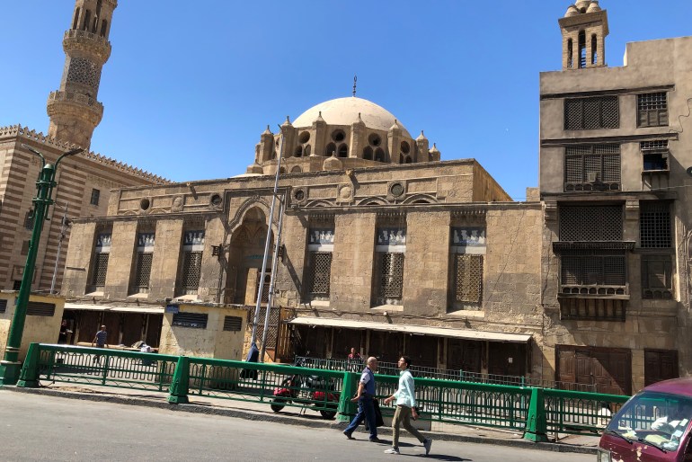 بمتحف "أصداء السيرة الذاتية".. نجيب محفوظ يعود للجمالية بعد 20 عاما 18 الجامع الأزهر وجامع أبوالدهب ويطلان على شارع الأزهر