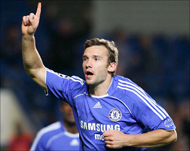 epa01124473 Chelsea's Ukrainian striker Andriy Shevchenko celebrates after scoring his team's first goal against Rosenborg Trondheim during their Champions League