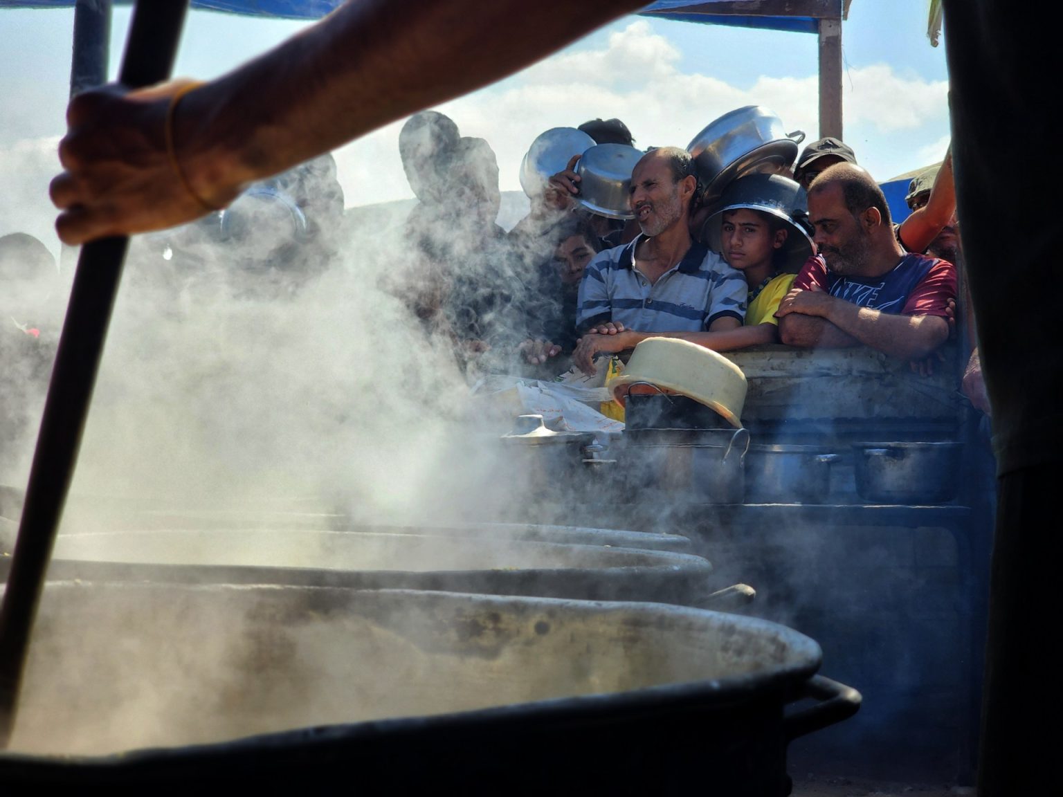 الاحتلال يستهدف 68 مركزا وتكية لتوزيع الغذاء بغزة 35932711 1731438151