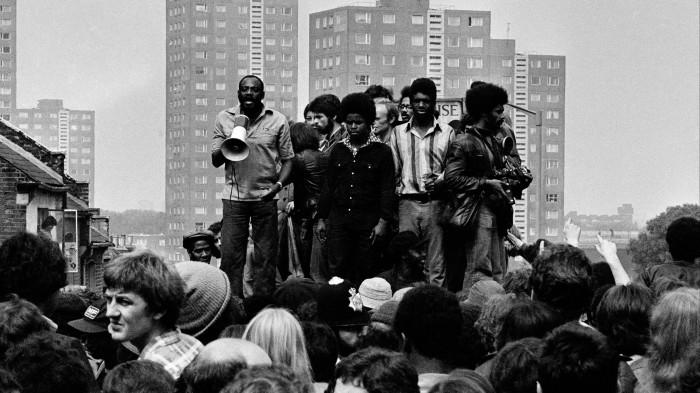 الثمانينيات: مراجعة تصوير بريطانيا – صورة تيت الصارخة لعقد تاتشر https3A2F2Fd1e00ek4ebabms.cloudfront.net2Fproduction2F1c63d1a2 11aa 4008 be6f 94a0d9860889