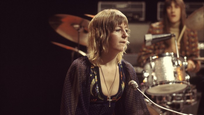 الطائر المغرد – نجاح وحزن كريستين ماكفي من فليتوود ماك https3A2F2Fd1e00ek4ebabms.cloudfront.net2Fproduction2F404b3c18 2f2f 4ed2 b6c2 82f4e030c264