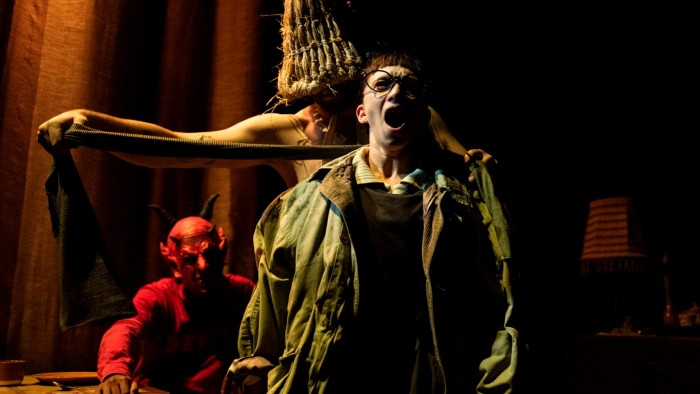 يعد فيلم “Specky Clark” للمخرجة أونا دوهرتي بمثابة رحلة سريالية وكوميدية غامضة – مراجعة https3A2F2Fd1e00ek4ebabms.cloudfront.net2Fproduction2Fae5d7ec0 ea49 42cf 9a1a c81cfe3ee9d9