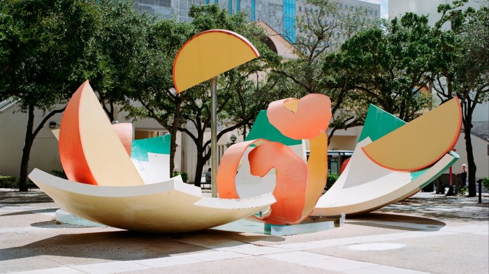 خارج الصندوق: الفن العام في ميامي https3A2F2Fd1e00ek4ebabms.cloudfront.net2Fproduction2Ff673174d 1899 4d4c af79 144273d77ea9