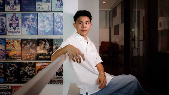 توقع بات بونيتيبات أن يخسر المال في فيلمه الأول. لقد أصبح مستعرًا ثقافيًا آسيويًا https3A2F2Fd1e00ek4ebabms.cloudfront.net2Fproduction2F716e150e 1ac9 4e5f bac0 8f2503497097