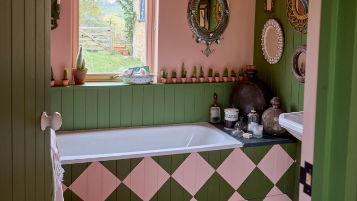 المرأة التي أعطتنا أنفاس الفيل تطلق لوحة جديدة من الألوان https3A2F2Fd1e00ek4ebabms.cloudfront.net2Fproduction2F1ea63d28 7245 4aa9 8df1 1fb9af4fe3cf