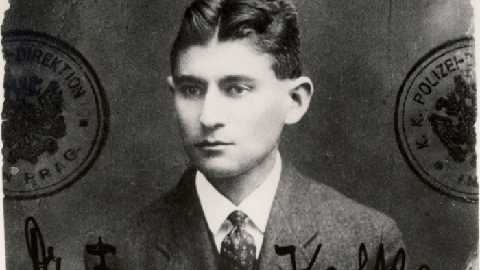 يخرج فرانز من ظل عالمه “الكافكاوي”. https3A2F2Fd1e00ek4ebabms.cloudfront.net2Fproduction2Fd7de2e34 8d7c 483a 9a30 9208b174d81f