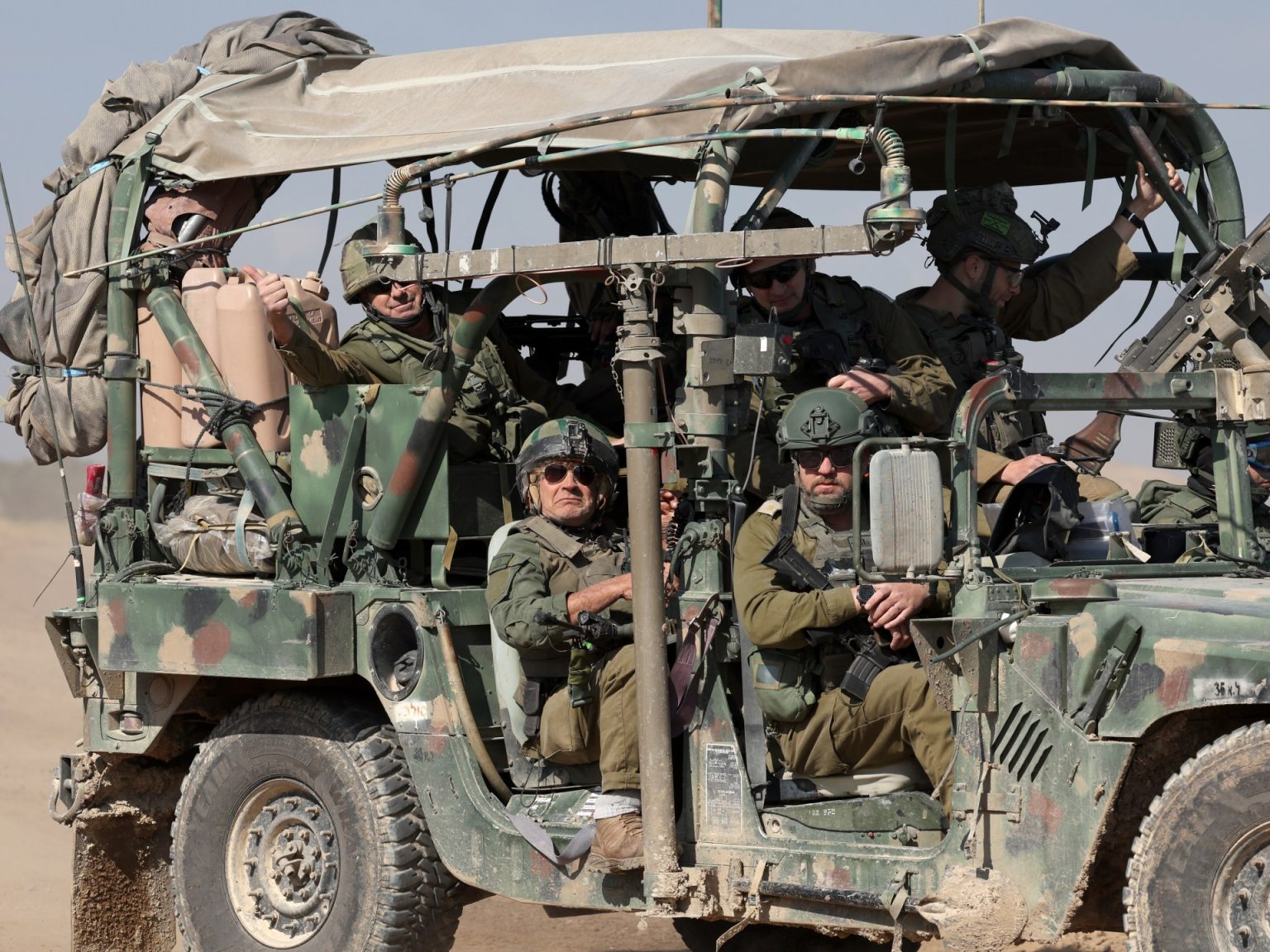 كيف تستغل إسرائيل وجود الأميركيين لديها؟ 11973375 1706365246